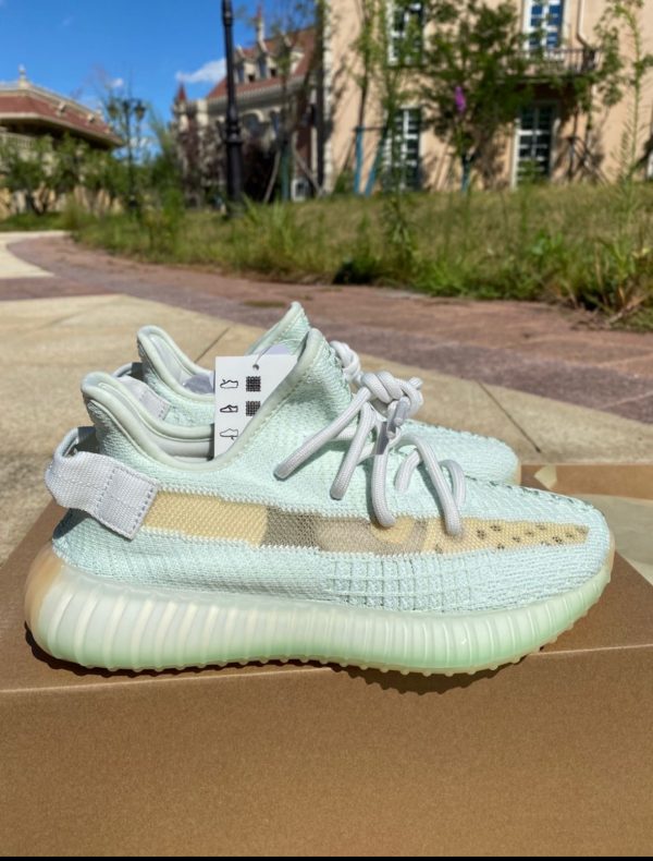 YEEZY BOOST 350 V2