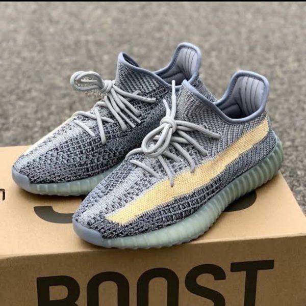 YEEZY BOOST 350 V2