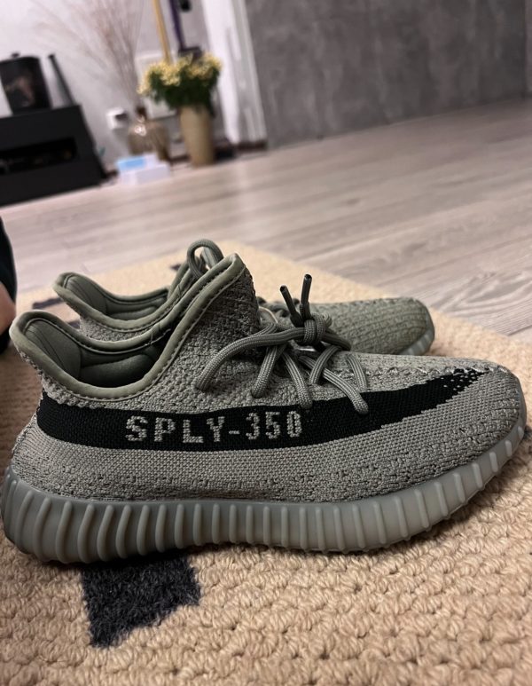 YEEZY BOOST 350 V2