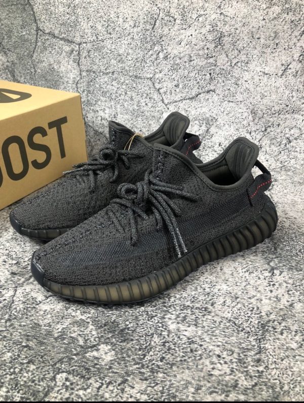 YEEZY BOOST 350 V2