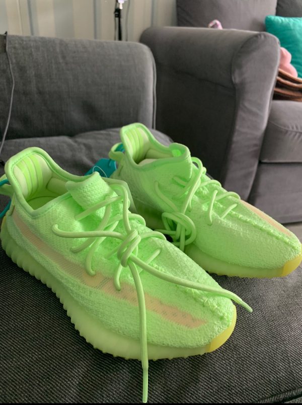 YEEZY BOOST 350 V2