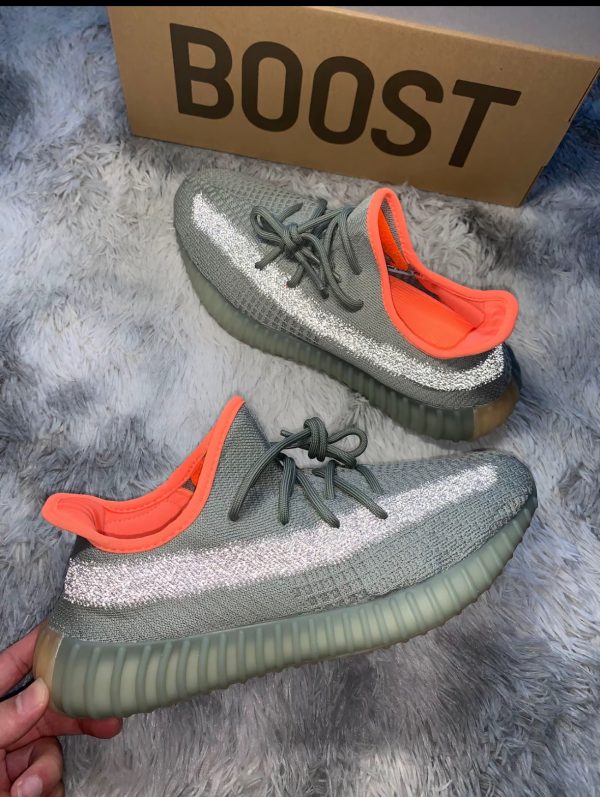 YEEZY BOOST 350 V2
