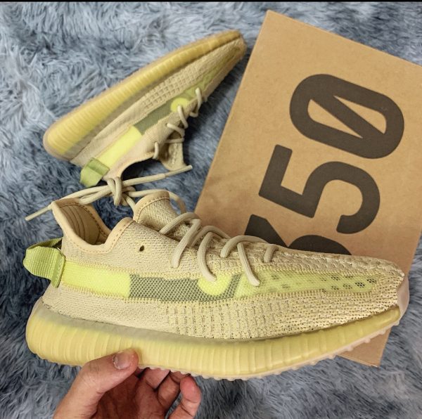 YEEZY BOOST 350 V2