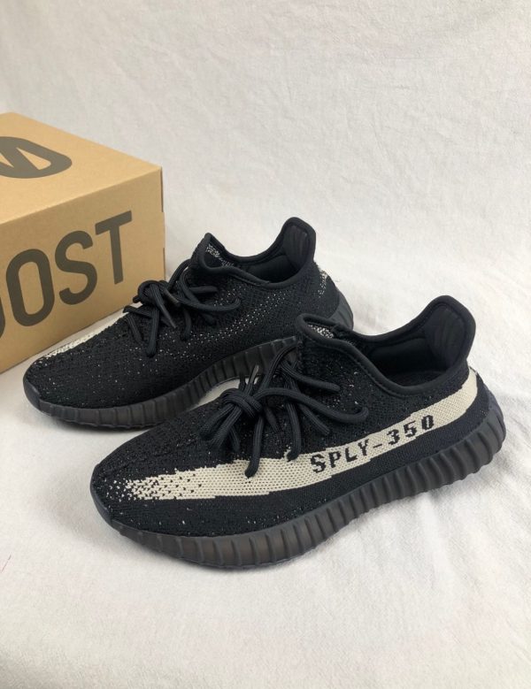 YEEZY BOOST 350 V2