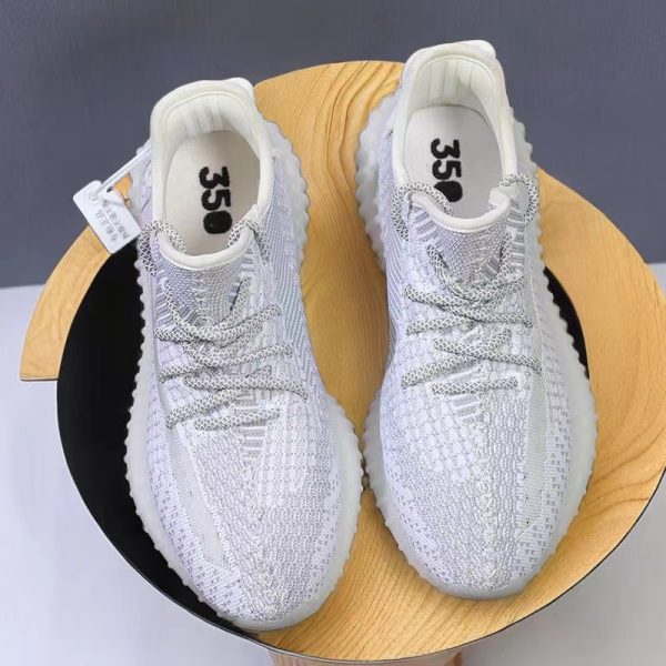 YEEZY BOOST 350 V2