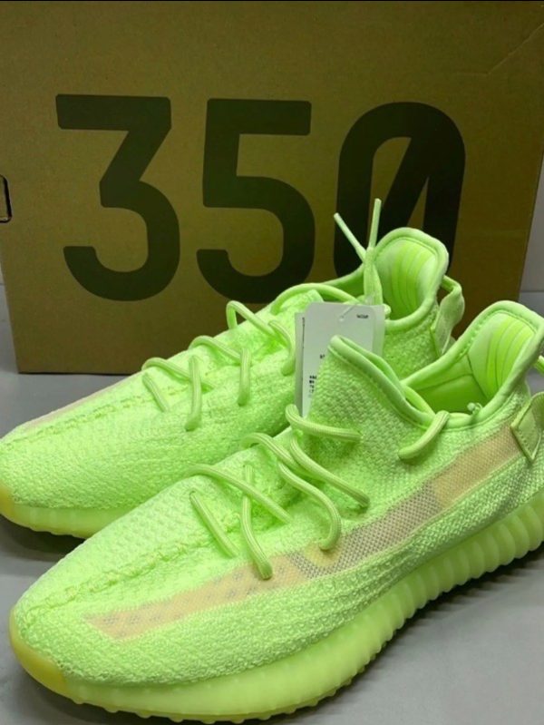 YEEZY BOOST 350 V2