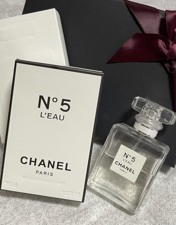 CHANEL No. 5 perfume